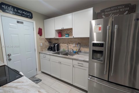 Adosado en venta en Miami Gardens, Florida, 2 dormitorios, 81.1 m2 № 2088409 - foto 24