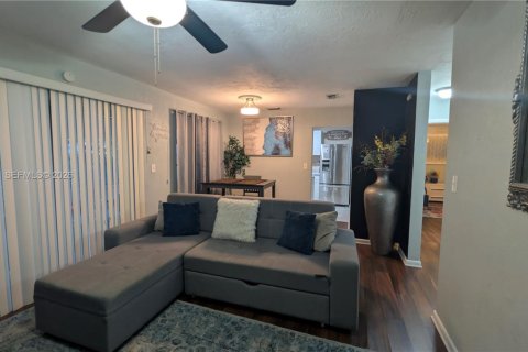Adosado en Miami Gardens, Florida 2 dormitorios, 81.1 m2 № 2088409