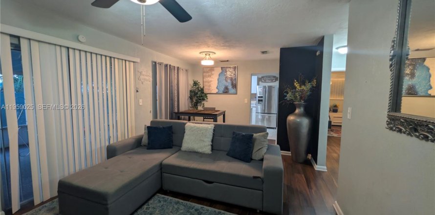 Adosado en Miami Gardens, Florida 2 dormitorios, 81.1 m2 № 2088409