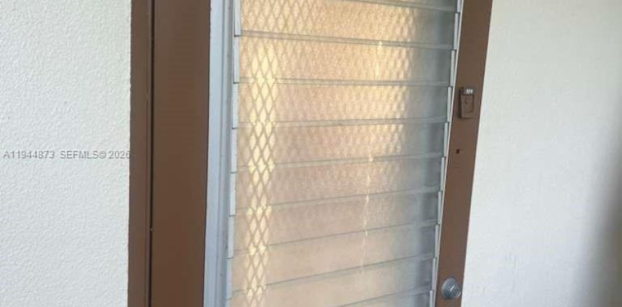 Кондоминиум с 2 спальнями в Бока-Ратон, Флорида № 2001415