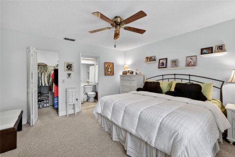 Condo in New Port Richey, Florida, 2 bedrooms  № 1903478 - photo 19