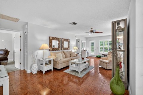 Condo in New Port Richey, Florida, 2 bedrooms  № 1903478 - photo 6