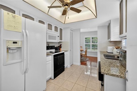 Condo in New Port Richey, Florida, 2 bedrooms  № 1903478 - photo 13