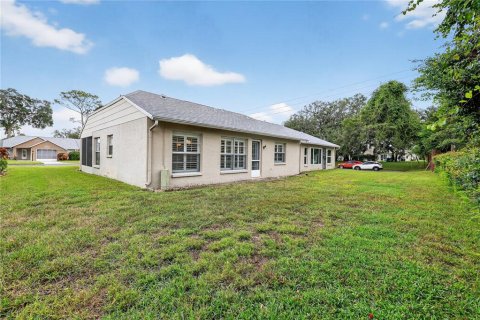 Condo in New Port Richey, Florida, 2 bedrooms  № 1903478 - photo 25