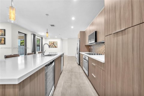 Casa en alquiler en Doral, Florida, 4 dormitorios, 351.26 m2 № 2011171 - foto 7