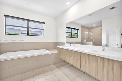 Casa en alquiler en Doral, Florida, 4 dormitorios, 351.26 m2 № 2011171 - foto 14