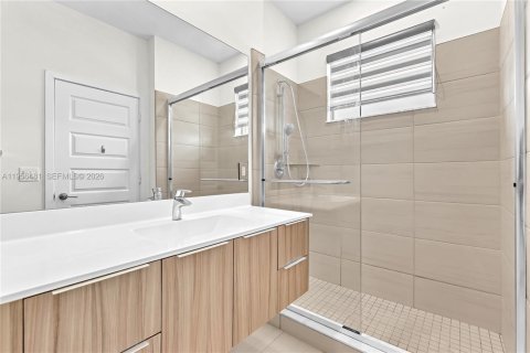 Casa en alquiler en Doral, Florida, 4 dormitorios, 351.26 m2 № 2011171 - foto 19