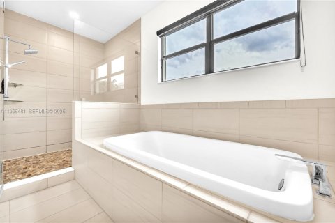 Casa en alquiler en Doral, Florida, 4 dormitorios, 351.26 m2 № 2011171 - foto 15