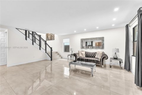 Casa en alquiler en Doral, Florida, 4 dormitorios, 351.26 m2 № 2011171 - foto 5