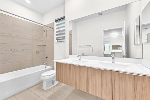 Casa en alquiler en Doral, Florida, 4 dormitorios, 351.26 m2 № 2011171 - foto 17