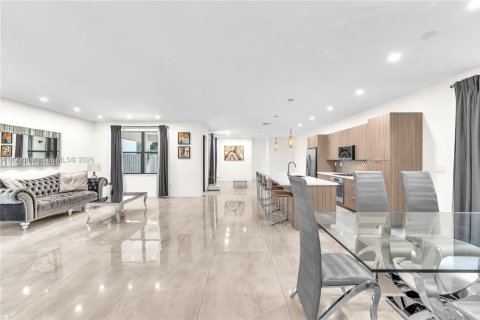 Casa en alquiler en Doral, Florida, 4 dormitorios, 351.26 m2 № 2011171 - foto 6