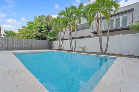 Casa en alquiler en Doral, Florida, 4 dormitorios, 351.26 m2 № 2011171 - foto 25