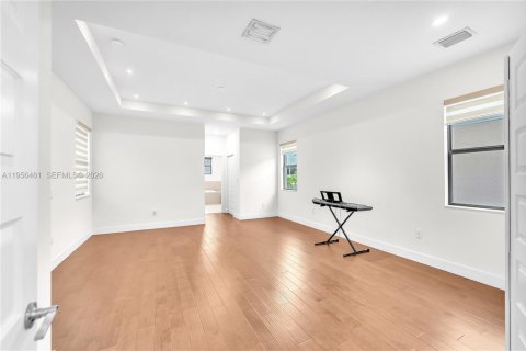 Casa en alquiler en Doral, Florida, 4 dormitorios, 351.26 m2 № 2011171 - foto 13