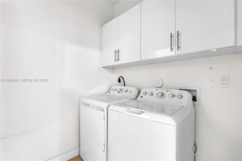 Casa en alquiler en Doral, Florida, 4 dormitorios, 351.26 m2 № 2011171 - foto 21