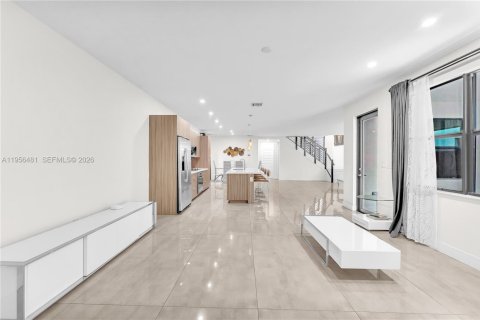 Casa en alquiler en Doral, Florida, 4 dormitorios, 351.26 m2 № 2011171 - foto 9