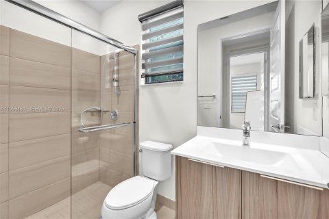 Casa en alquiler en Doral, Florida, 4 dormitorios, 351.26 m2 № 2011171 - foto 11