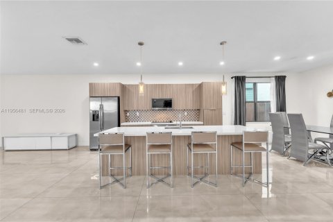 Casa en alquiler en Doral, Florida, 4 dormitorios, 351.26 m2 № 2011171 - foto 4