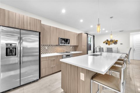 Casa en alquiler en Doral, Florida, 4 dormitorios, 351.26 m2 № 2011171 - foto 8