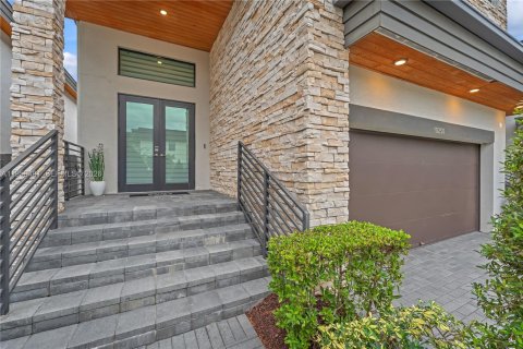 Casa en alquiler en Doral, Florida, 4 dormitorios, 351.26 m2 № 2011171 - foto 2