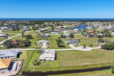 House in Punta Gorda, Florida 3 bedrooms, 208.57 sq.m. № 1574496 - photo 30