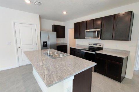 Casa en alquiler en Wesley Chapel, Florida, 5 dormitorios, 227.33 m2 № 1912499 - foto 3