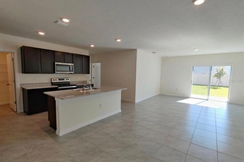 House in Wesley Chapel, Florida 5 bedrooms, 227.33 sq.m. № 1912499 - photo 4
