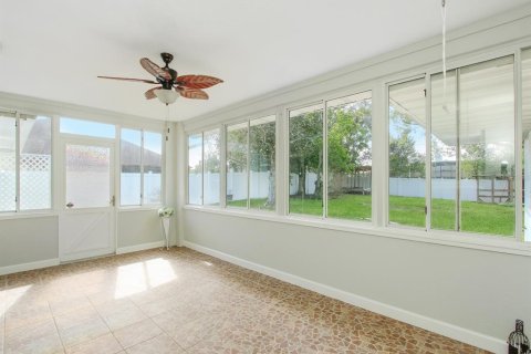 House in Deltona, Florida 3 bedrooms, 192.4 sq.m. № 2092122 - photo 26