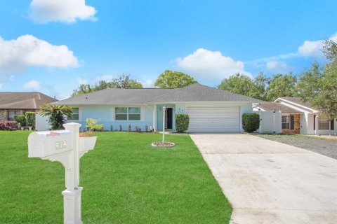 House in Deltona, Florida 3 bedrooms, 192.4 sq.m. № 2092122 - photo 2