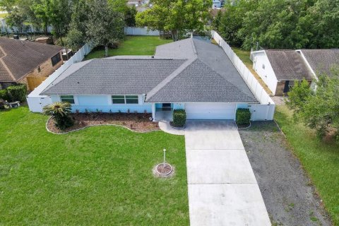 House in Deltona, Florida 3 bedrooms, 192.4 sq.m. № 2092122 - photo 3