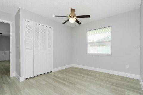 House in Deltona, Florida 3 bedrooms, 192.4 sq.m. № 2092122 - photo 18