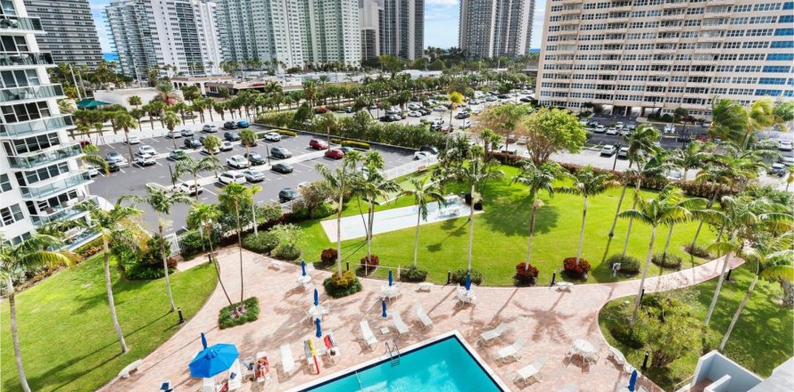Condominio en Fort Lauderdale, Florida, 2 dormitorios  № 2273917