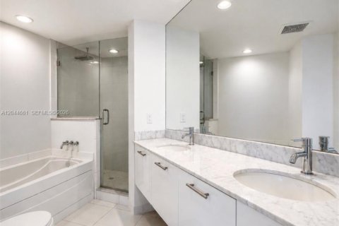 Condo in Miami, Florida, 2 bedrooms  № 2168071 - photo 8