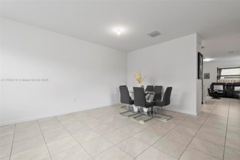 Townhouse in Homestead, Florida 3 bedrooms, 143.53 sq.m. № 1863732 - photo 6
