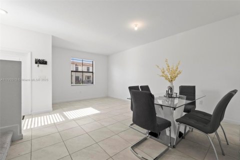 Townhouse in Homestead, Florida 3 bedrooms, 143.53 sq.m. № 1863732 - photo 9