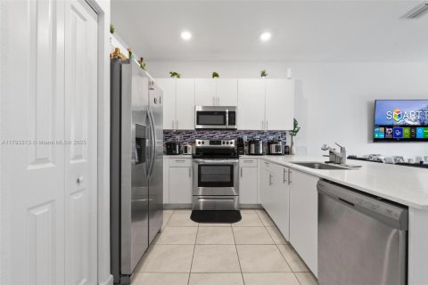 Townhouse in Homestead, Florida 3 bedrooms, 143.53 sq.m. № 1863732 - photo 12