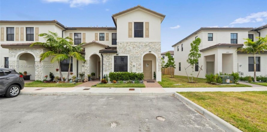 Townhouse in Homestead, Florida 3 bedrooms, 143.53 sq.m. № 1863732