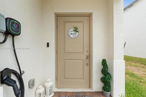 Townhouse in Homestead, Florida 3 bedrooms, 143.53 sq.m. № 1863732 - photo 4