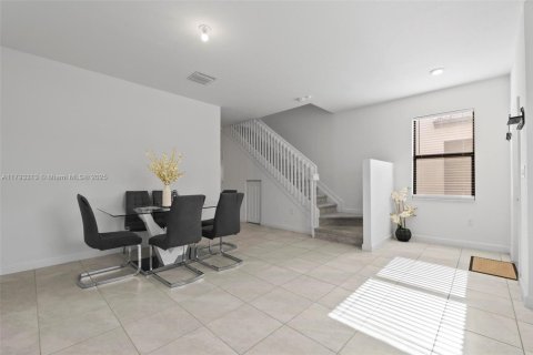 Townhouse in Homestead, Florida 3 bedrooms, 143.53 sq.m. № 1863732 - photo 7