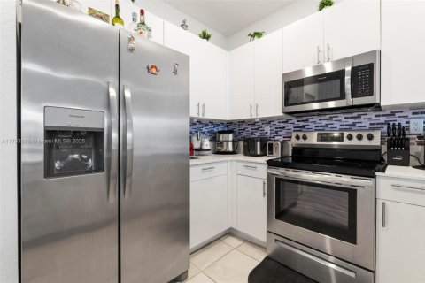 Townhouse in Homestead, Florida 3 bedrooms, 143.53 sq.m. № 1863732 - photo 13