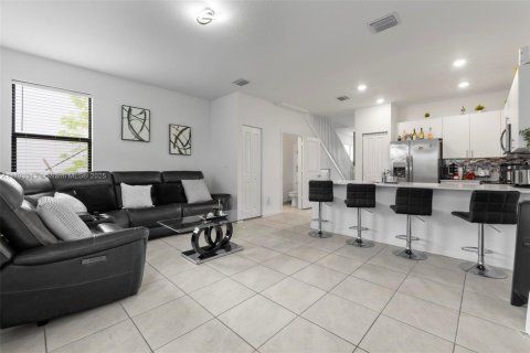 Townhouse in Homestead, Florida 3 bedrooms, 143.53 sq.m. № 1863732 - photo 19
