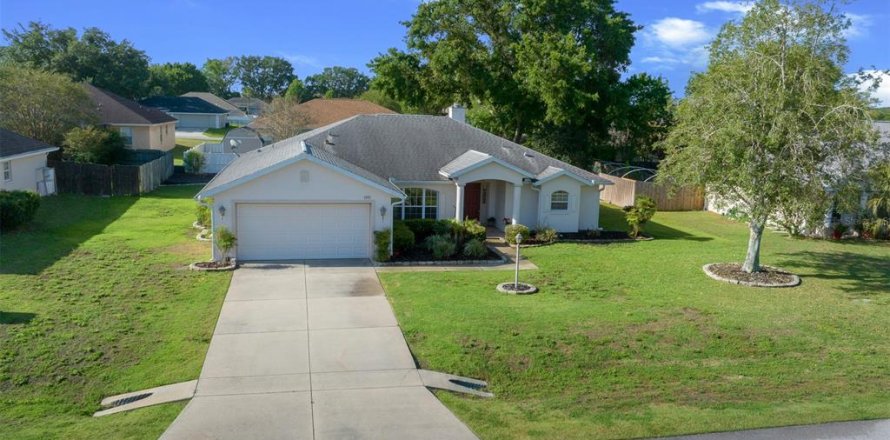 House in Ocala, Florida 3 bedrooms, 173.17 sq.m. № 1637276