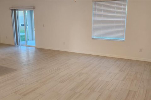 Villa ou maison à louer à Zephyrhills, Floride: 4 chambres, 173.73 m2 № 2092360 - photo 7