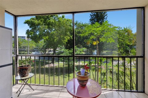 Condo in Lauderhill, Florida, 2 bedrooms  № 2014063 - photo 22