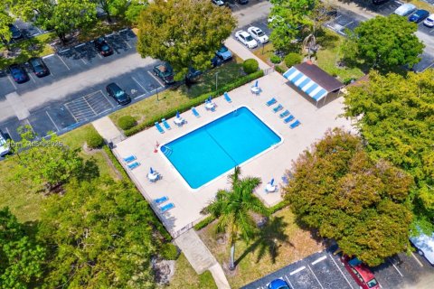 Condo in Lauderhill, Florida, 2 bedrooms  № 2014063 - photo 26