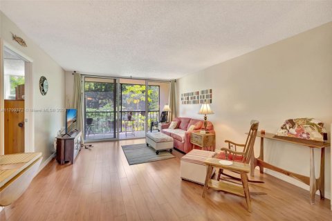 Condo in Lauderhill, Florida, 2 bedrooms  № 2014063 - photo 7