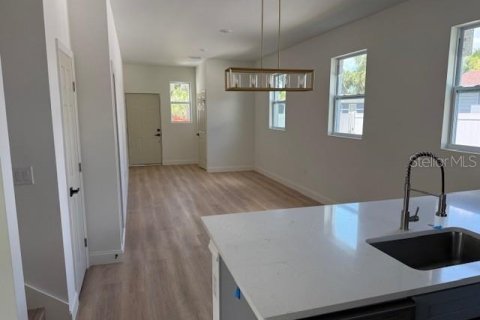 Casa en alquiler en Tampa, Florida, 3 dormitorios, 146.79 m2 № 1833316 - foto 6