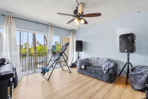 Condo in Deerfield Beach, Florida, 3 bedrooms  № 2245868 - photo 18