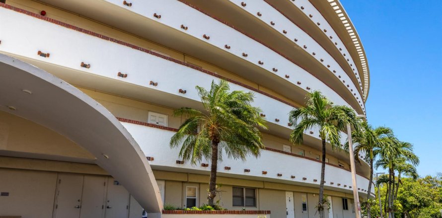 Condo in Deerfield Beach, Florida, 3 bedrooms  № 2245868