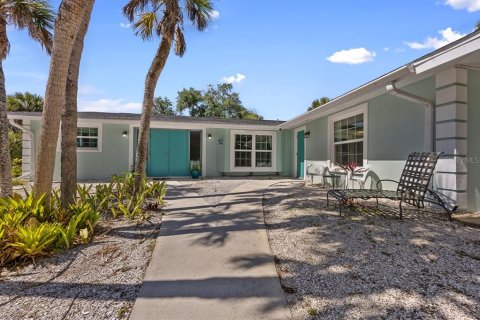 House in Englewood, Florida 4 bedrooms, 189.33 sq.m. № 2219919