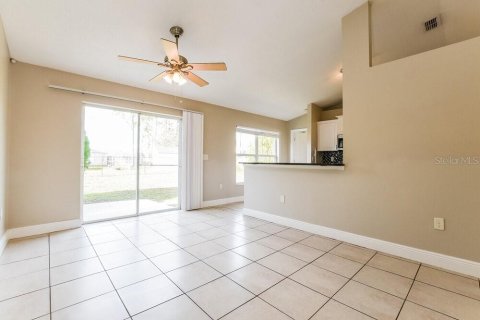Villa ou maison à louer à Kissimmee, Floride: 3 chambres, 125.98 m2 № 2092050 - photo 4